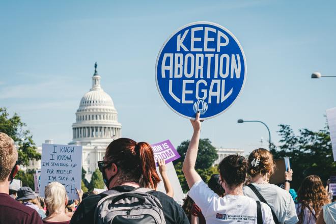 Demonstration to keep abortion legal (Photo by Gayatri Malhotra on Unsplash)